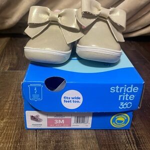 Worn once by no walker 
Size 3 little kids 
Champagne in color